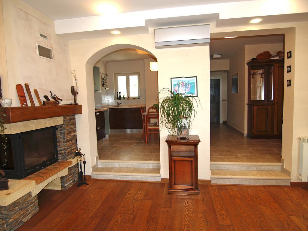 Papalina 2 Rab Town