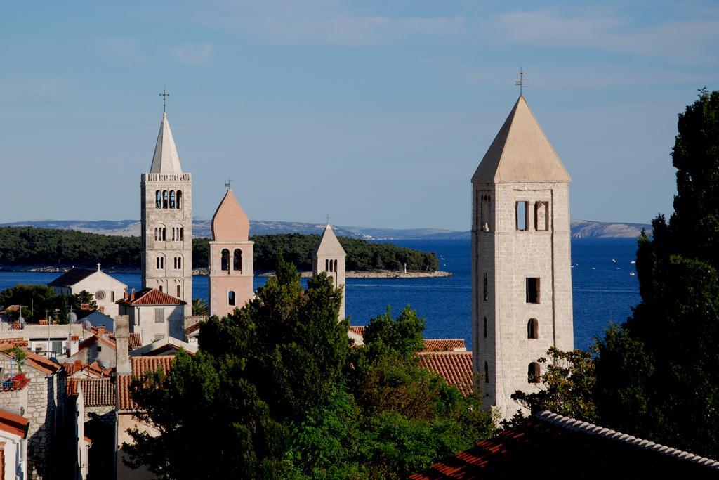 Papalina 2 Rab Town