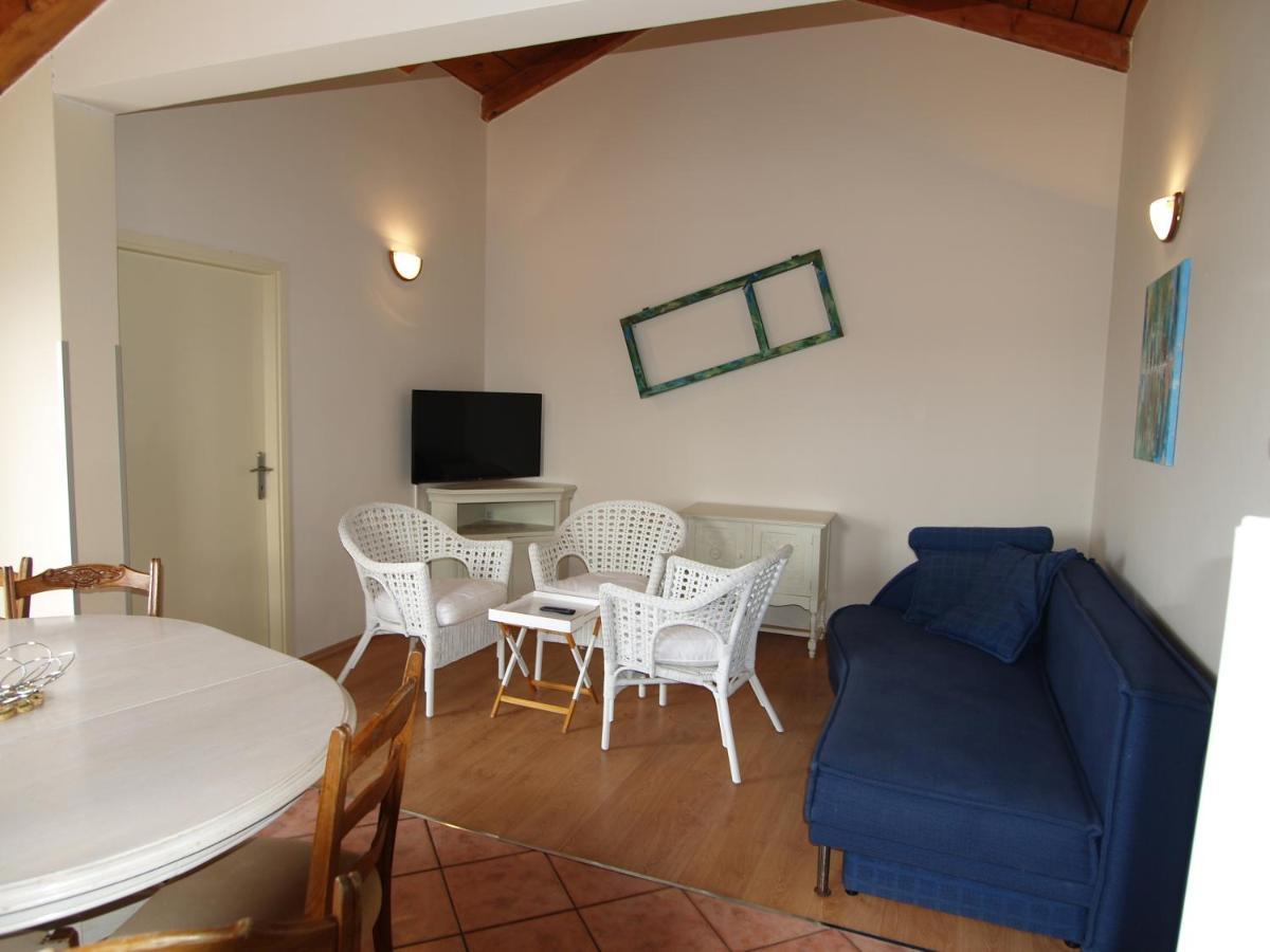 Papalina 2 Apartment