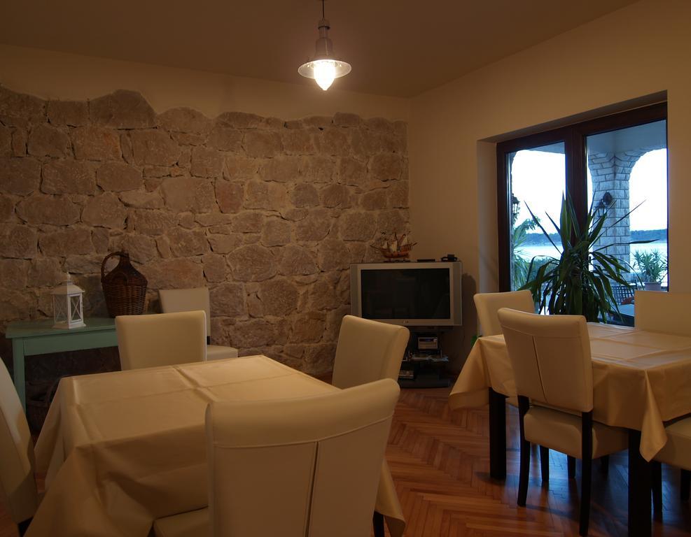 Papalina 2 Apartment