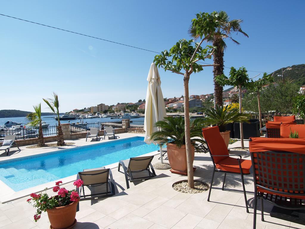 Papalina 2 *