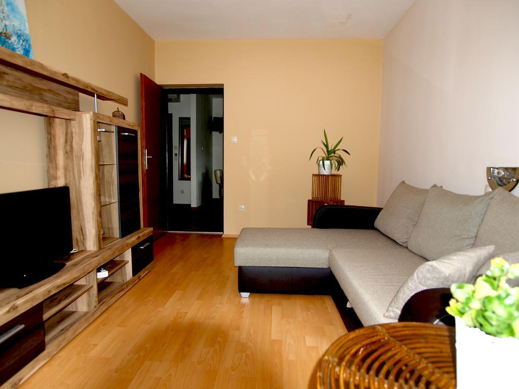 Papalina 2 Apartment