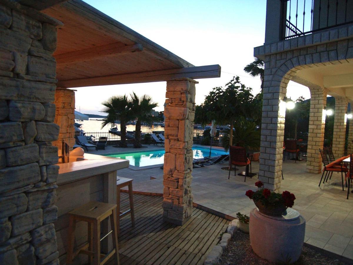 Papalina 2 Rab Town